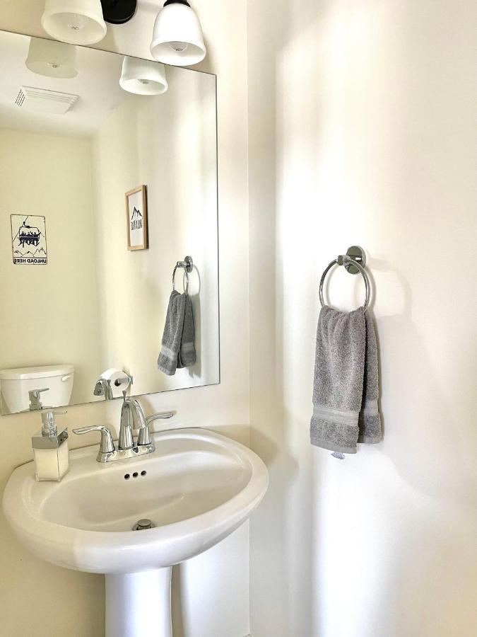 Perfect Base Invermere 3Bd Townhouse Mt Views With Garage المظهر الخارجي الصورة