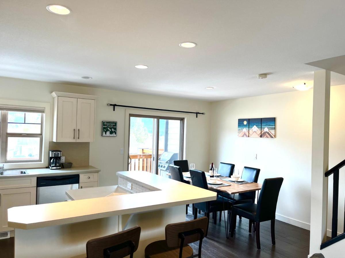 Perfect Base Invermere 3Bd Townhouse Mt Views With Garage المظهر الخارجي الصورة