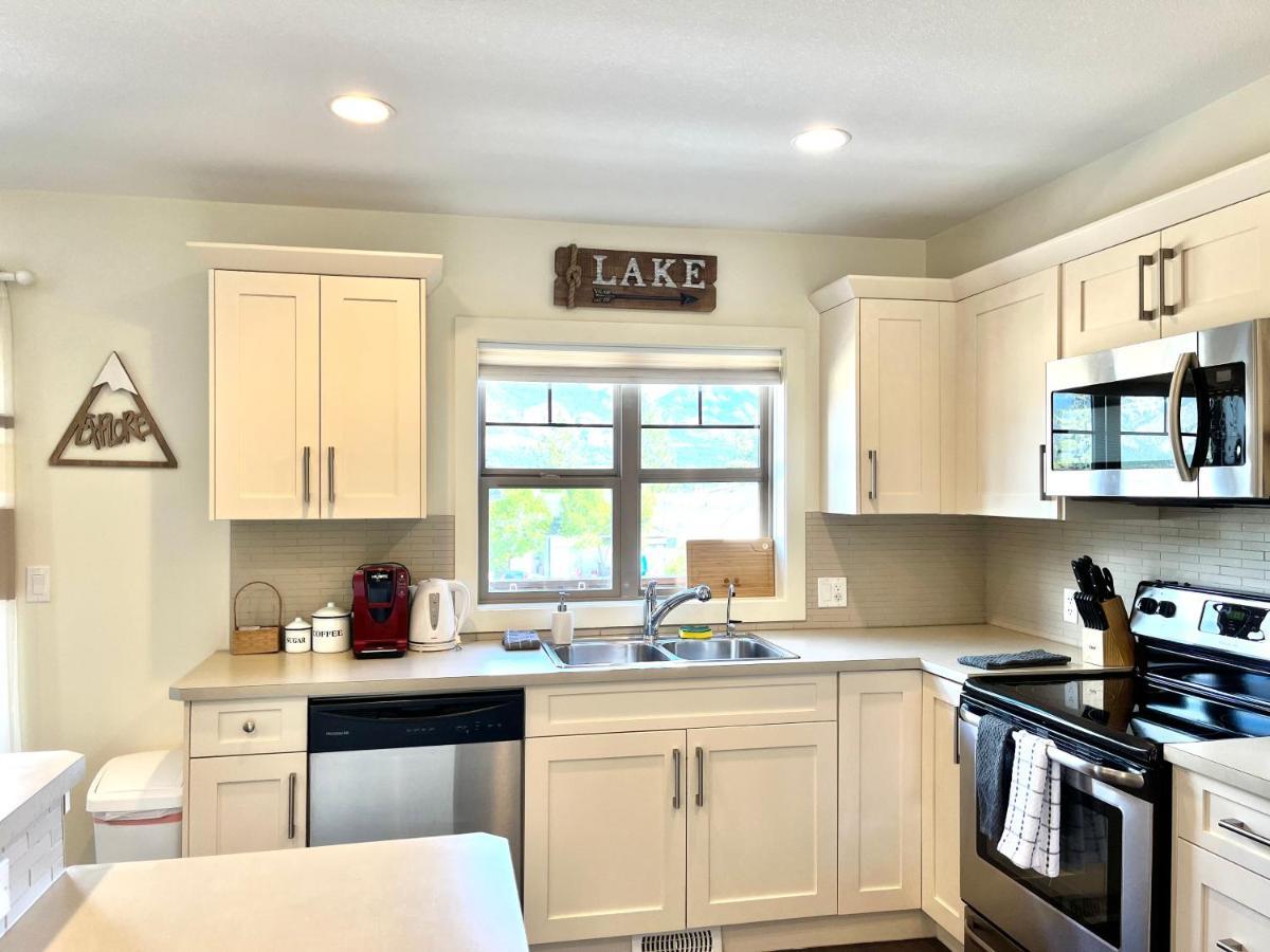 Perfect Base Invermere 3Bd Townhouse Mt Views With Garage المظهر الخارجي الصورة
